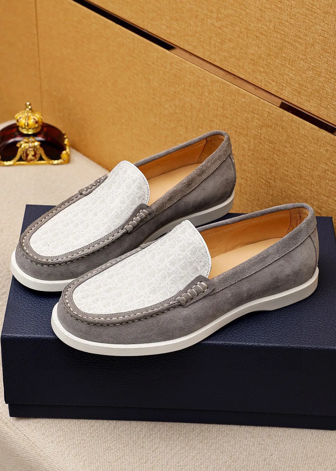 Men's shoes 💰460 💐 Product trademark: Dior "Dior" casual leather shoes Regular size: 38-44 (45.46.47🉑️Customized) Product materials: Selected Italian imported first-layer calfskin upper, imported water-dyed 🐂 cowhide lining. Strong three-dimensional visual effect, rubber outsole Color: 3⃣️colors available
